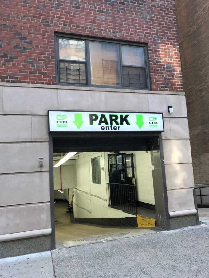 176 East 77th Street (between 3rd & Lexington Avenue)